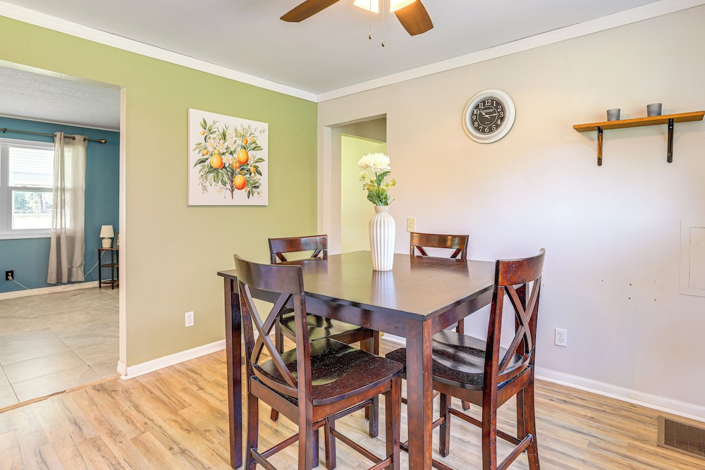 16 Mi to Wec: Horse-friendly Home on 5 Acres!