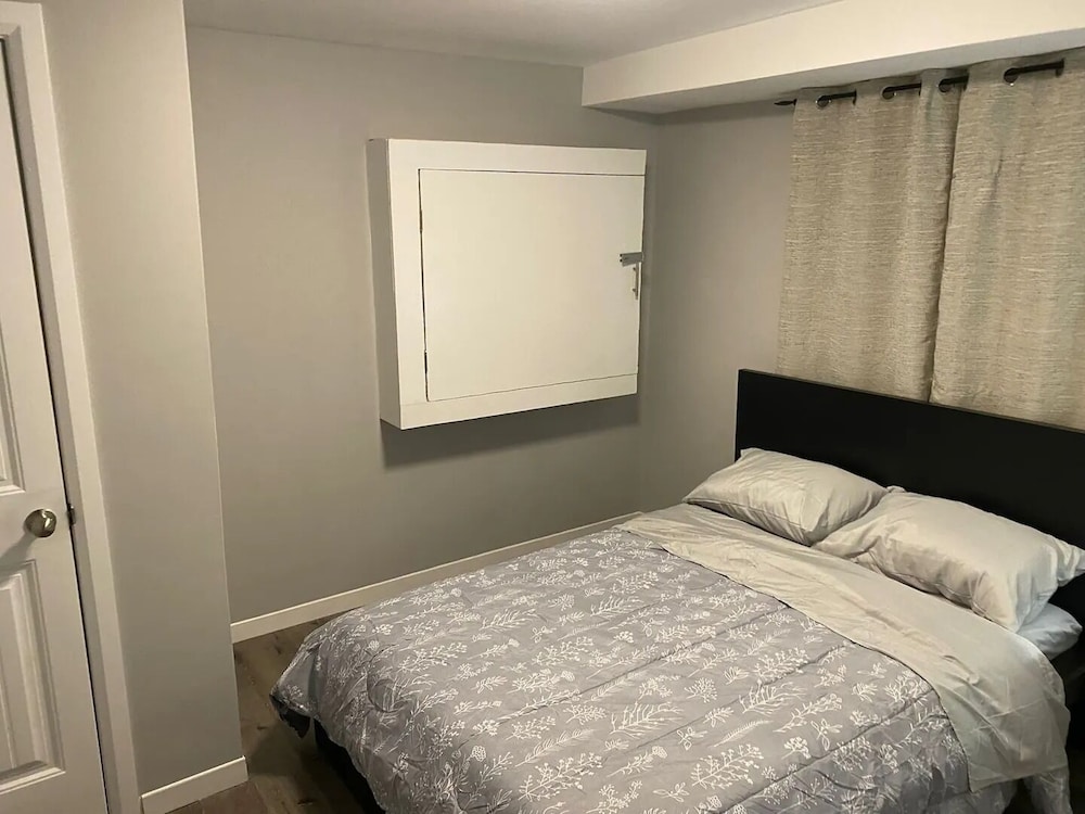 Modern 3 BR Home - Family Friendly view 4