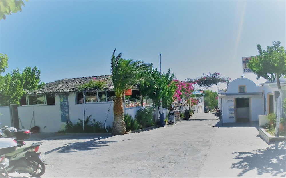 Santorini Camping & Hostel