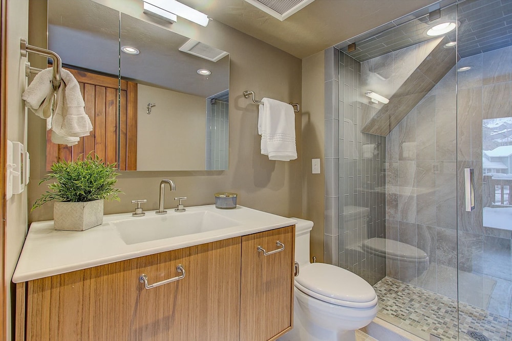 Hillside Overlook by Avantstay Quiet Mountain Getaway w/ Incredible Views! view 5