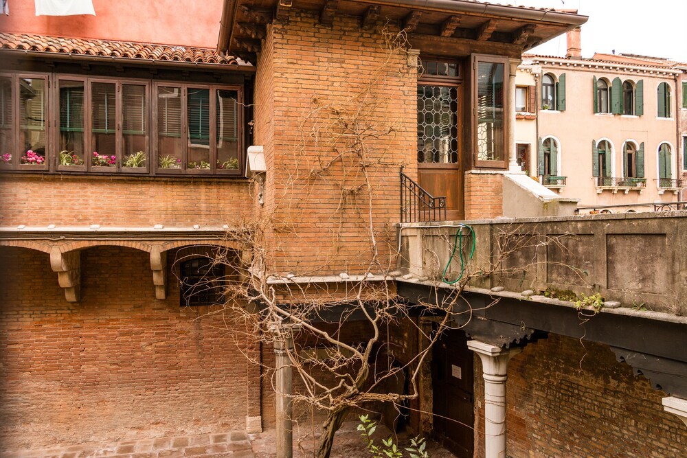 Ca' Barbo Romantic Apartment in Venice