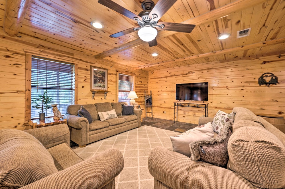 Broken Bow Retreat on 2 Acres w/ Hot Tub & Deck! view 5