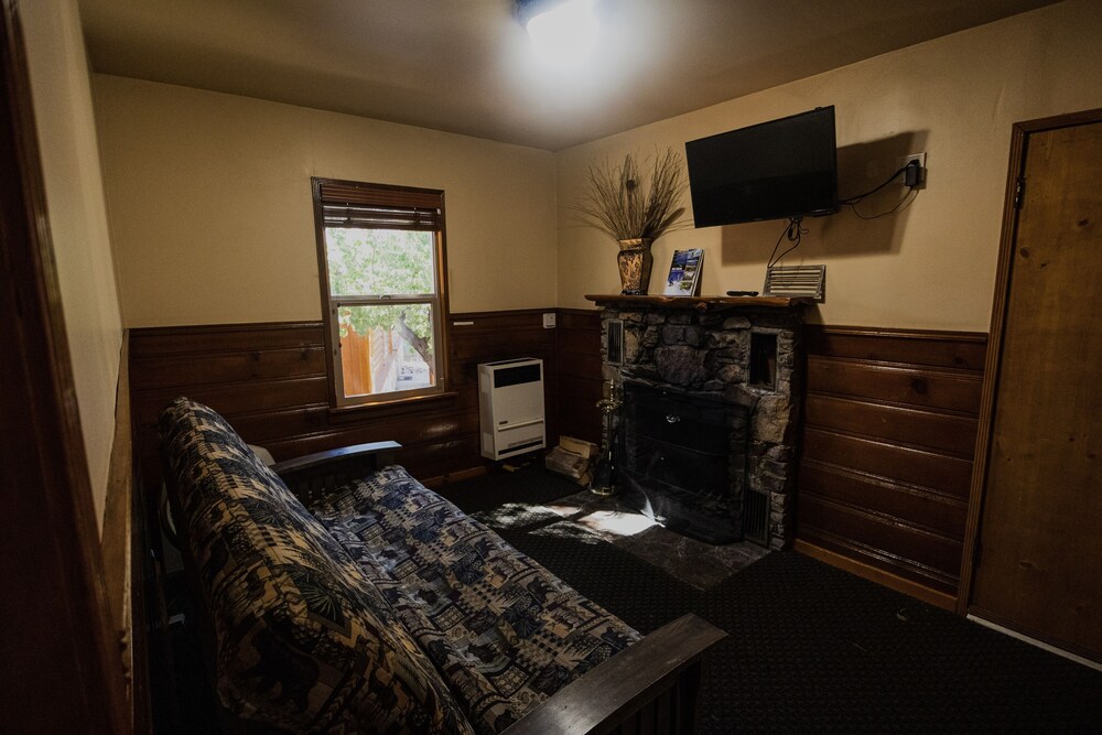 Embers Lodge and Cabins