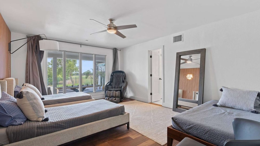 Upstay Luxury Golf Course Retreat w/ Pool & Patio