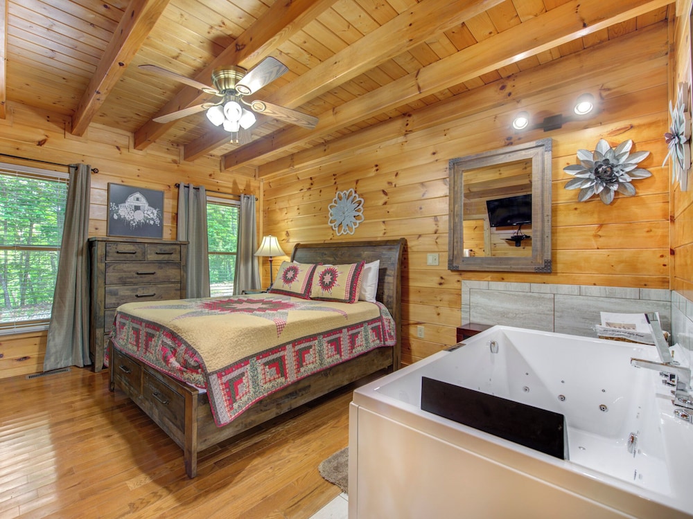 Macys Hideaway by Jackson Mountain Rentals