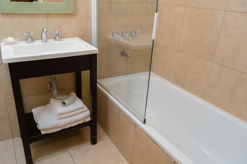 San Martin Suites