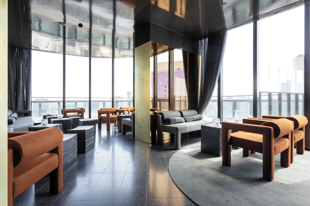 Southbank 2BR High City Views Enjoy Wine, Gym, Pool, Wifi