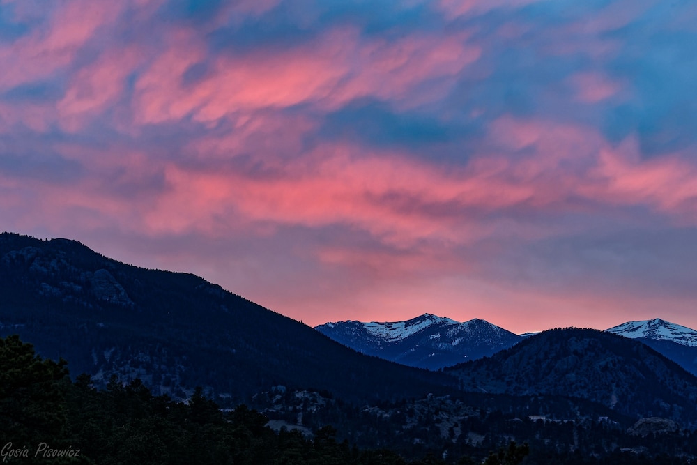Longs Peak Cabin - Monthly Long-term Vacation Rental 30 Days -- Estes Park 3 Bedroom Cabin by RedAwning - Property Image 22