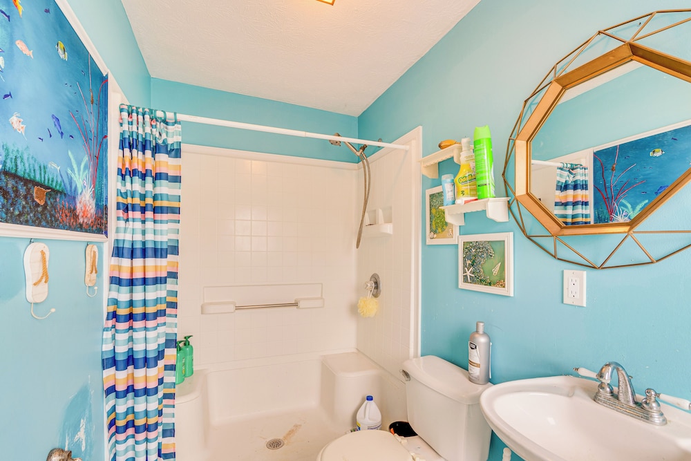 Private Pool & Yard: Family Retreat in Cape Coral
