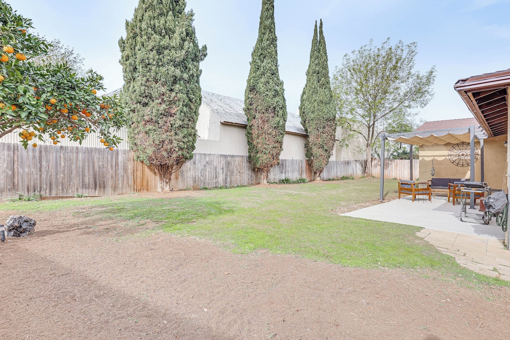 Sunny Oceanside Home w/ Patio, 5 Mi to Downtown!