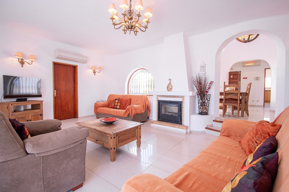 32A Vale do Milho Stunning Detached Villa Close