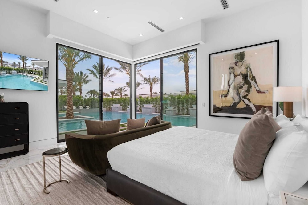 Villa Sleeps 17 w/ Pool, Firepit, Putting Green Bravo Villa 3 by Avantstay