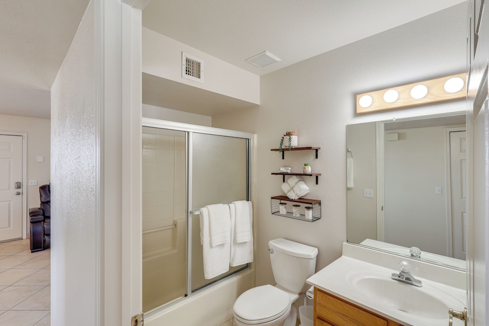 Pool Access & Mtn Views: Lake Havasu City Condo!
