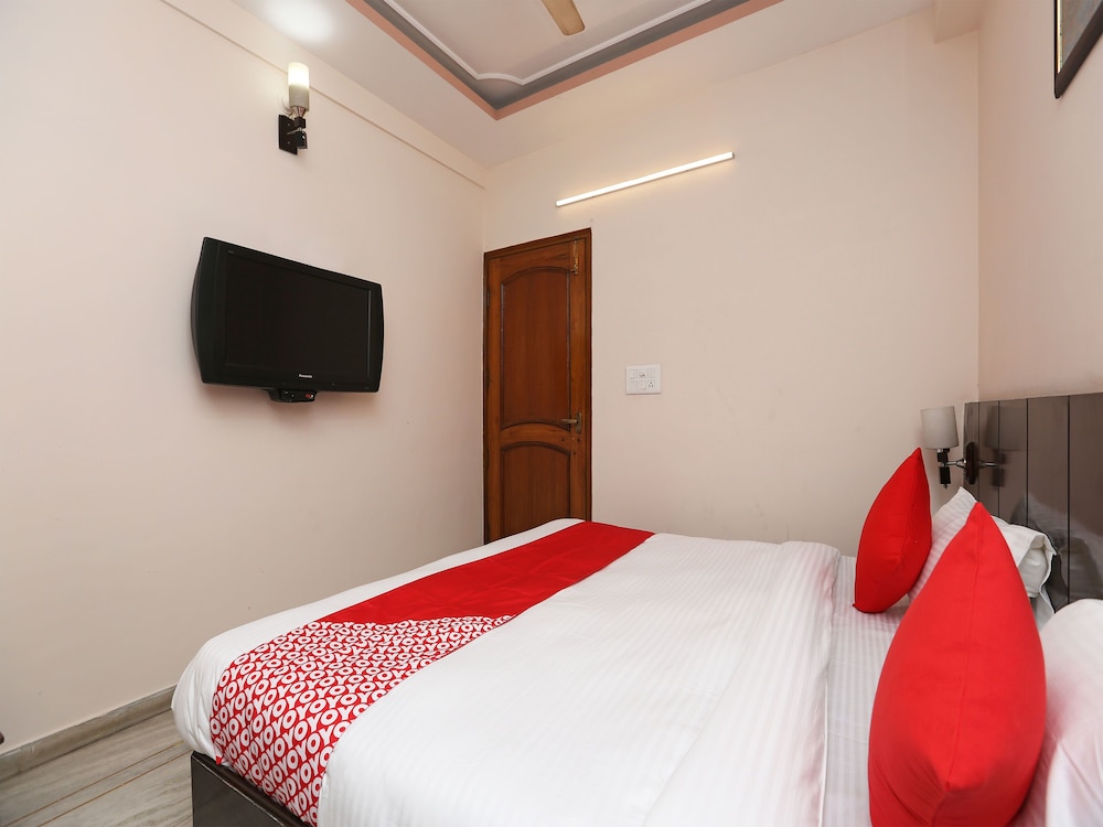 OYO 14390 Hotel Samrat
