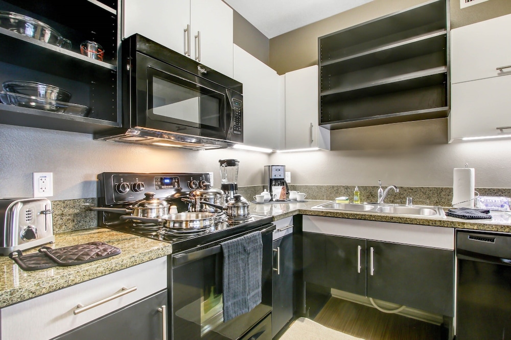 Global Luxury Suites at Marina Del Rey