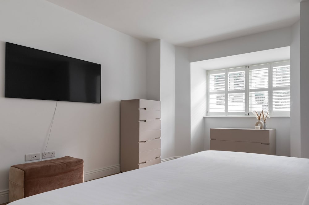 Priory Road III by Onefinestay