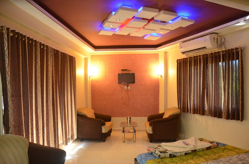 HariS Hotel Seawood