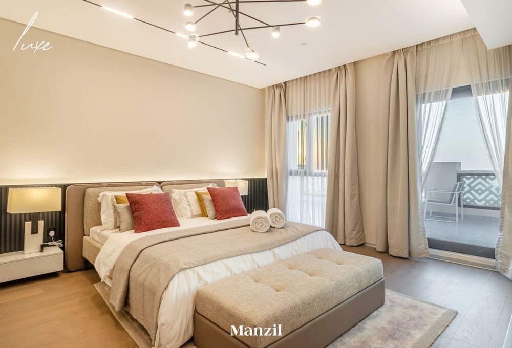 Luxury Sky Villa w Private Pool Sea View in Palm