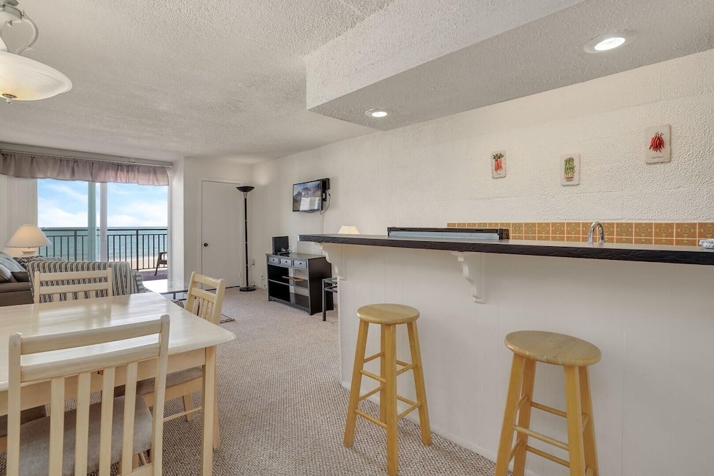 Polynesian 502 1 Bedroom Condo by RedAwning view 5