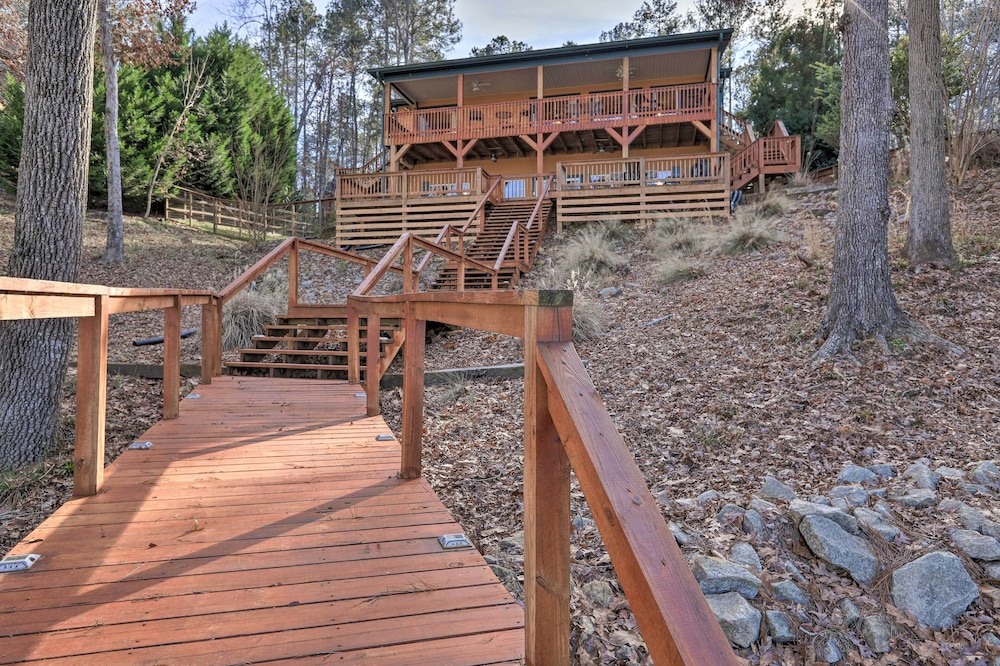 Milledgeville Vacations - Lakefront Sparta Cottage w/ Decks  Boat Dock - Property Image 12
