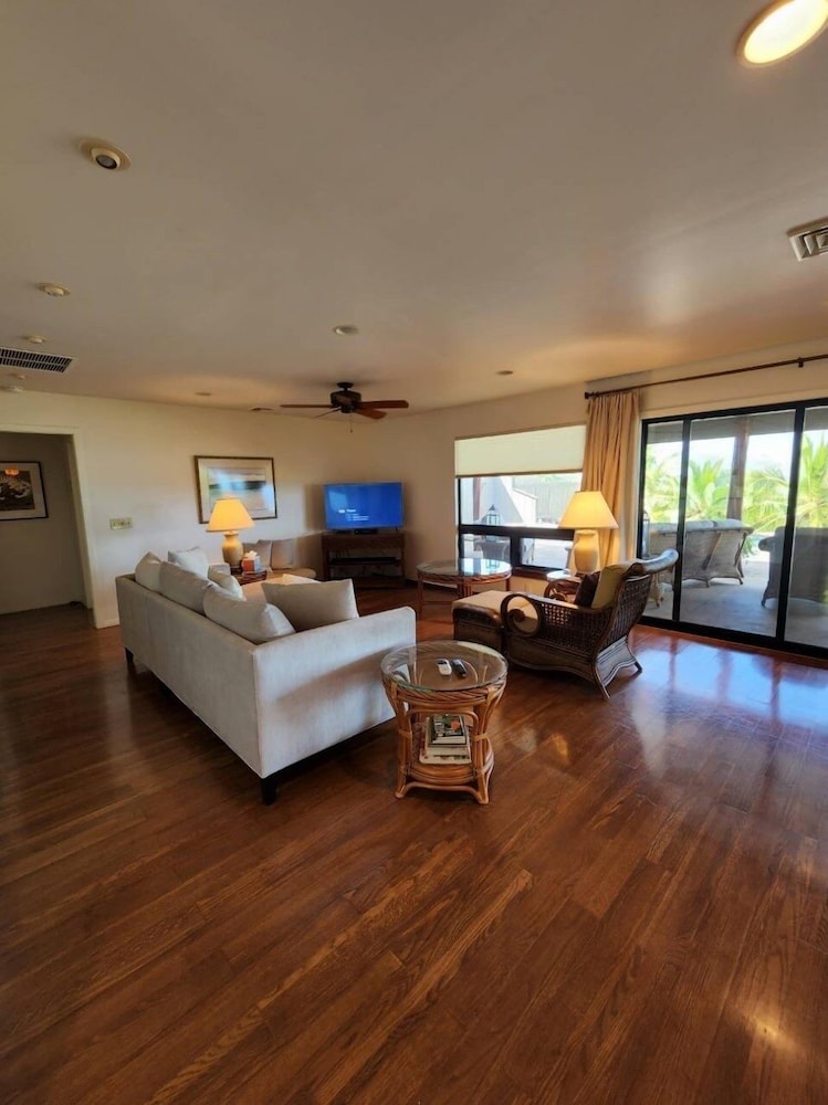 Kohala Estate Home 3 Bedroom Estate by RedAwning