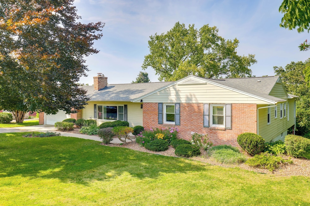 1440 Getaway w/ Yard & Deck ~ 16 Mi to Rochester