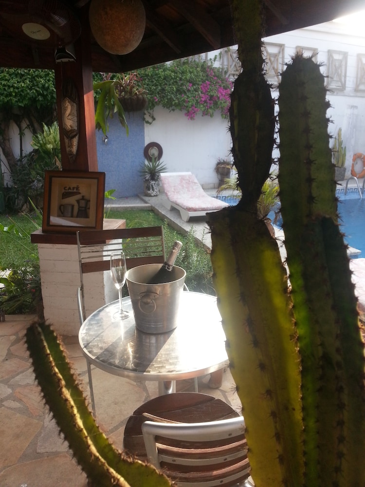 La Paradise Inn