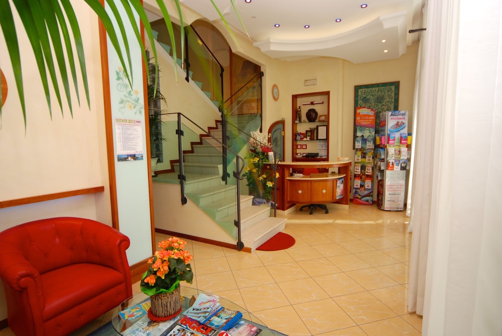 Lobby & Reception