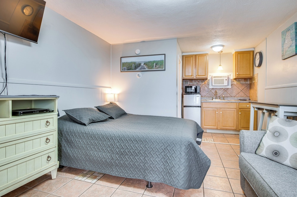 'beachfront 9' Condo on Old Orchard Beach