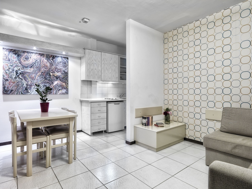 Elia Apartments