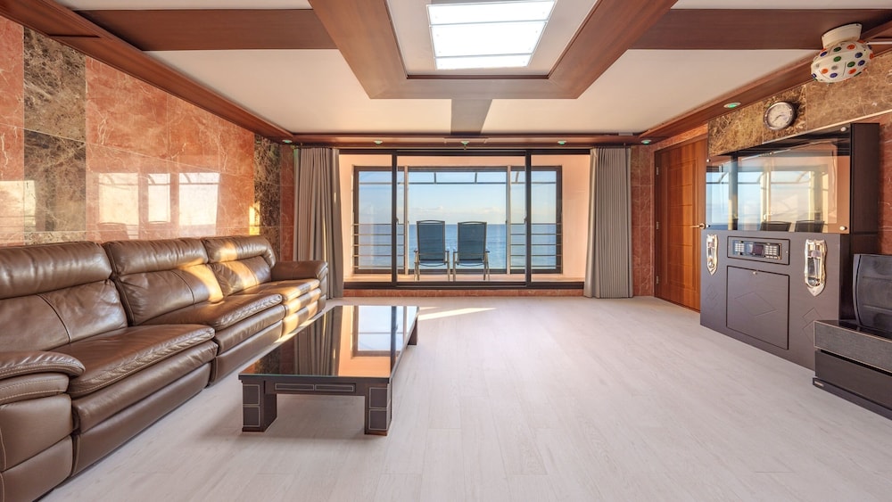 Goseong Beach Jin Spa Pension