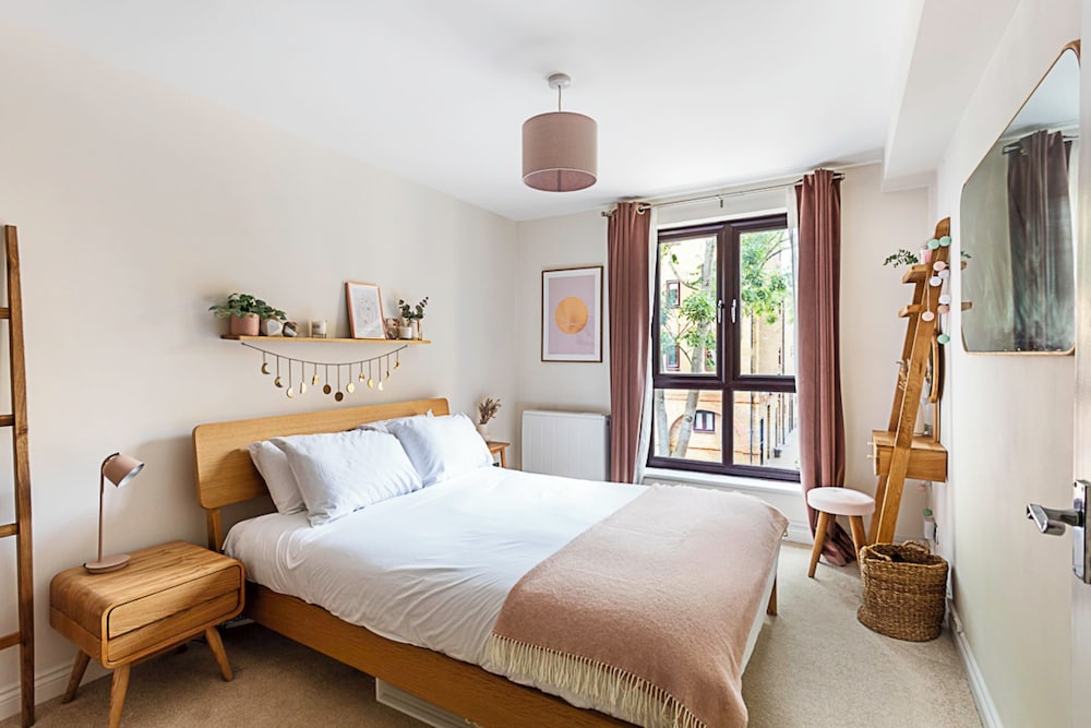 London Docklands Retreat