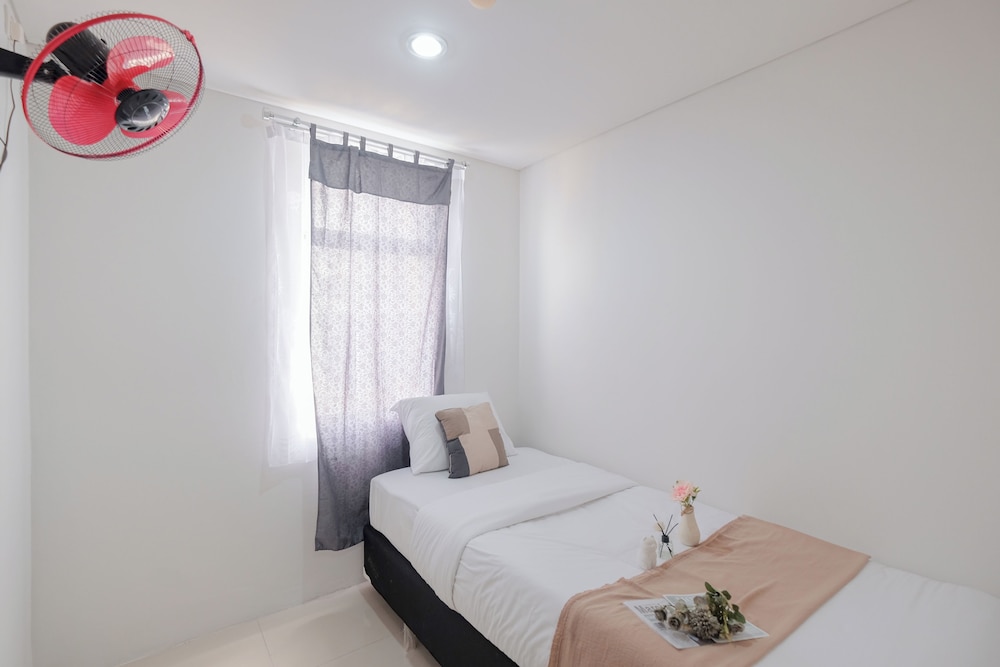Cozy and Sweet 2BR Apartment at Vittoria Residence