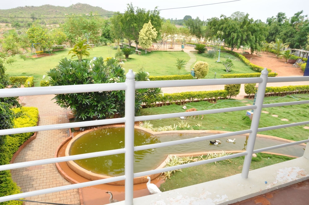 KSTDC Hotel Mayura Gaganachukki
