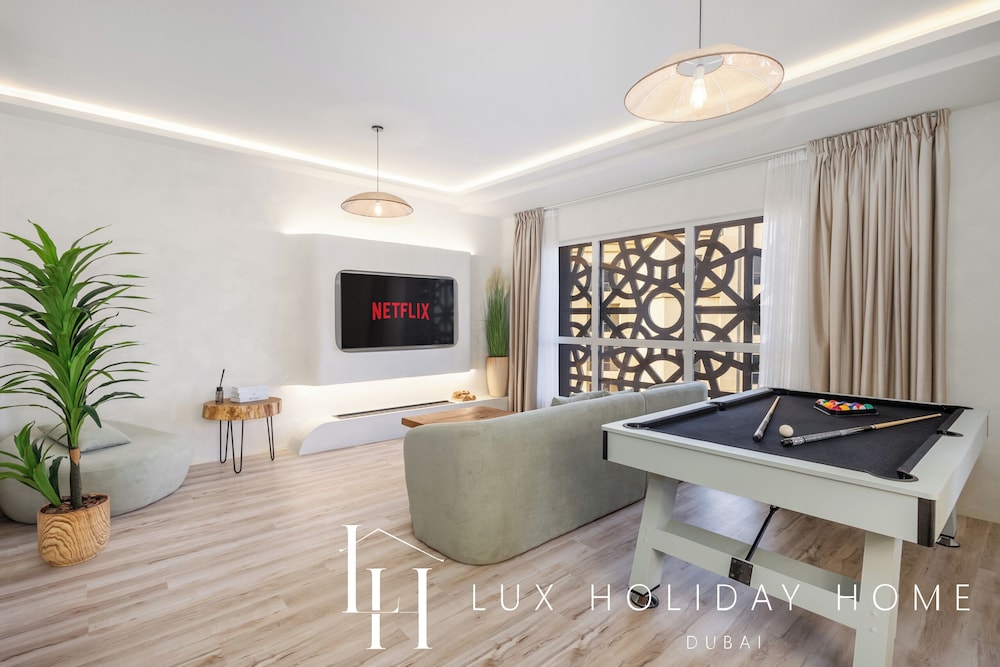LUX Contemporary Marina View Suite 7
