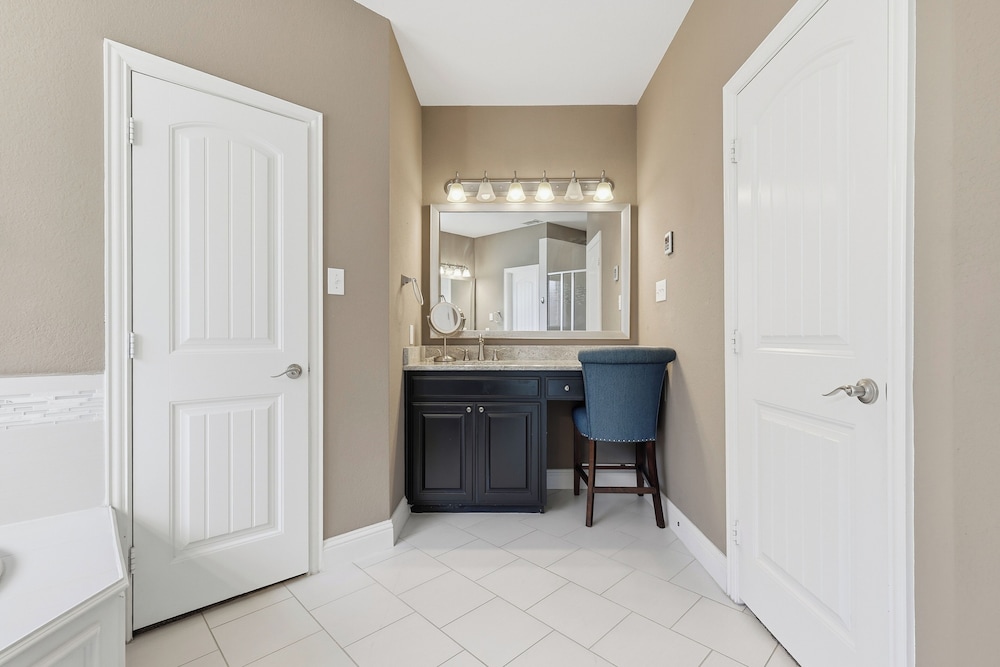 Spacious Cozy 4B Home in Frisco