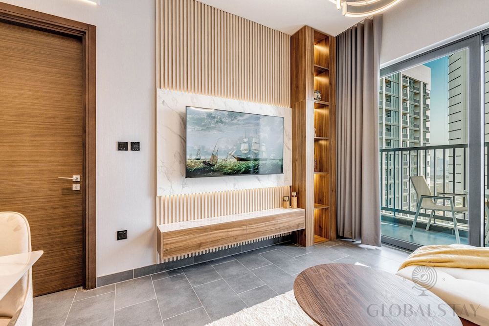 GLOBALSTAY. The Crest Tower C Apartments