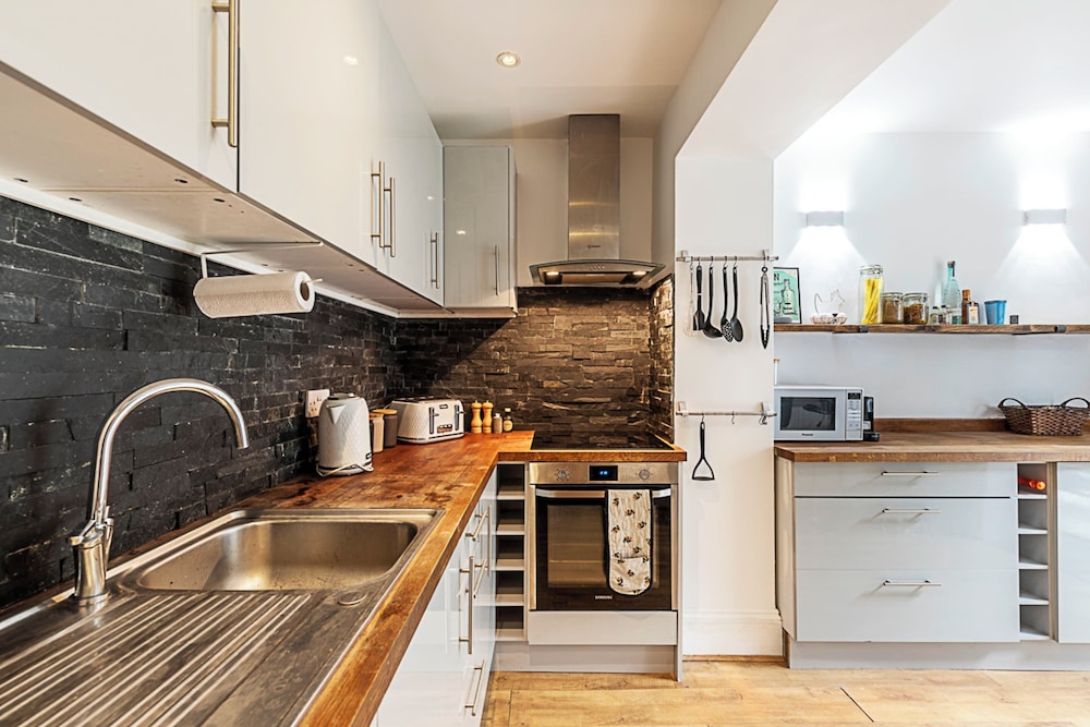 Cosy and Modern Battersea Home