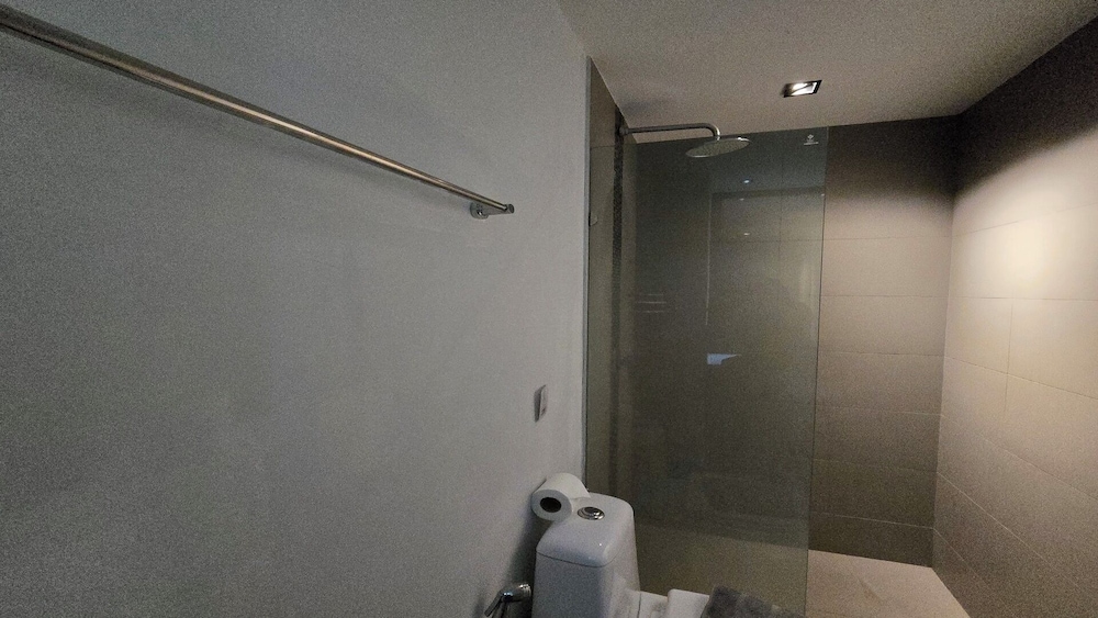 Bright & Breezy -1BR T1 211