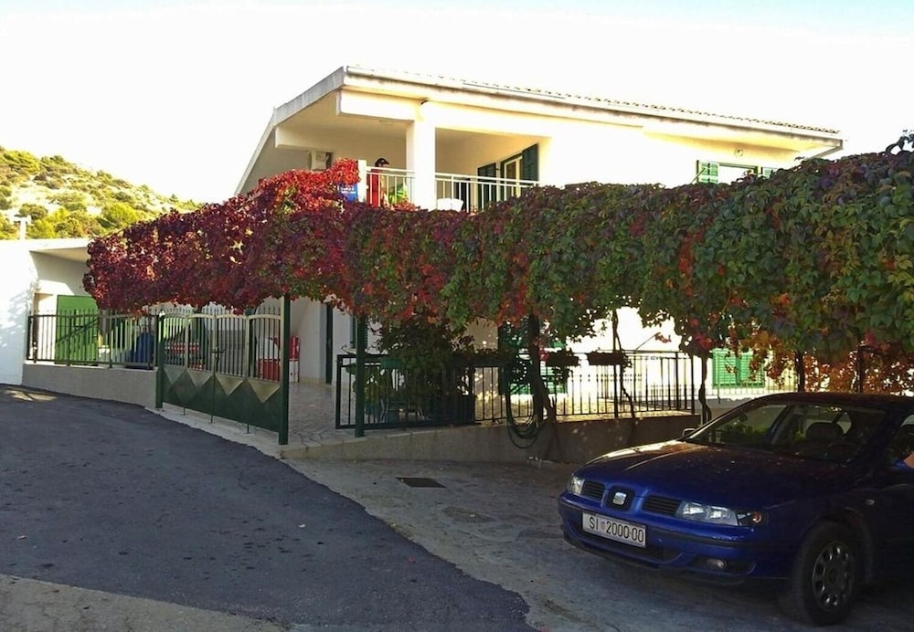 Photo 10