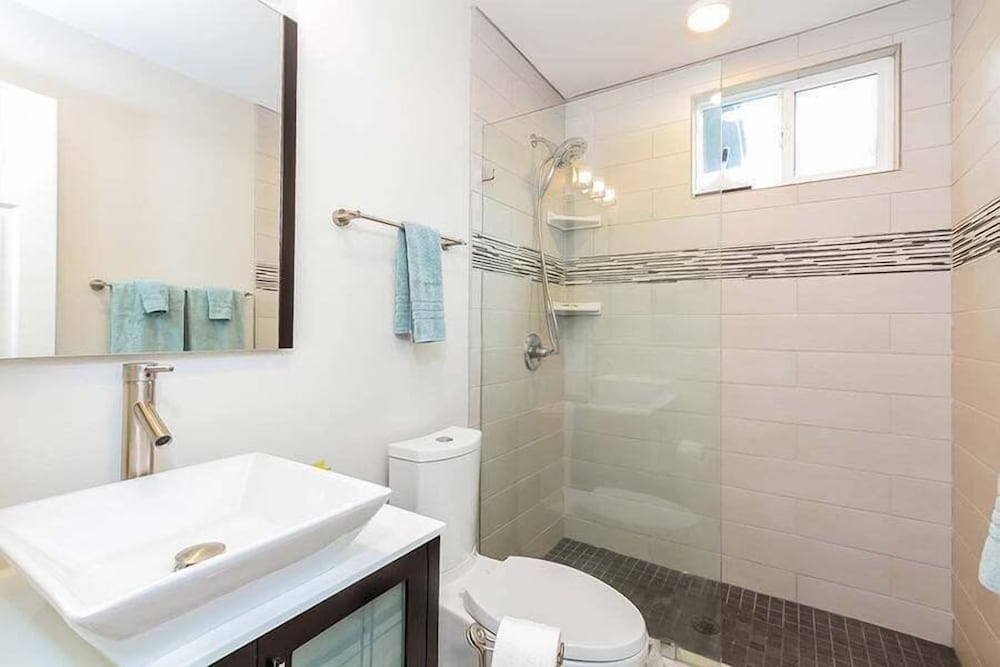 Private Ground Floor Corner Unit - AC & Hawaiian Ocean Views - Vrkcv