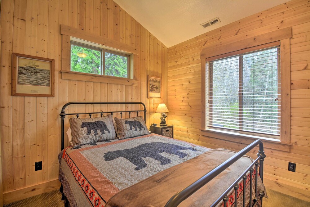 'right Arm Ranch' Luxe Port Angeles Family Cabin! view 5