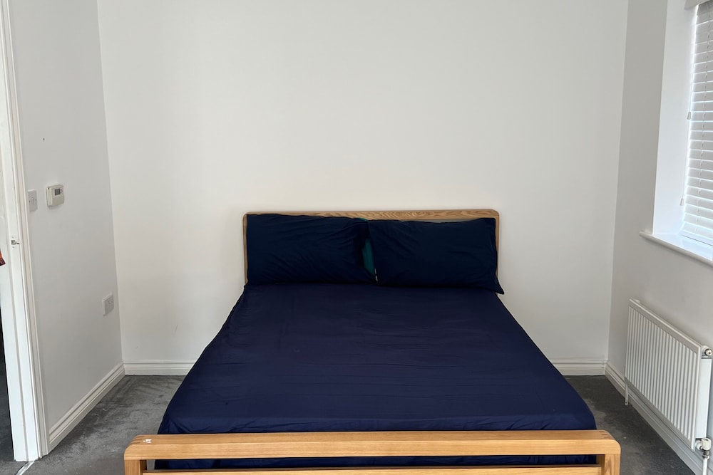 House - Sleeps 5, Private Parking & Pets Allowed