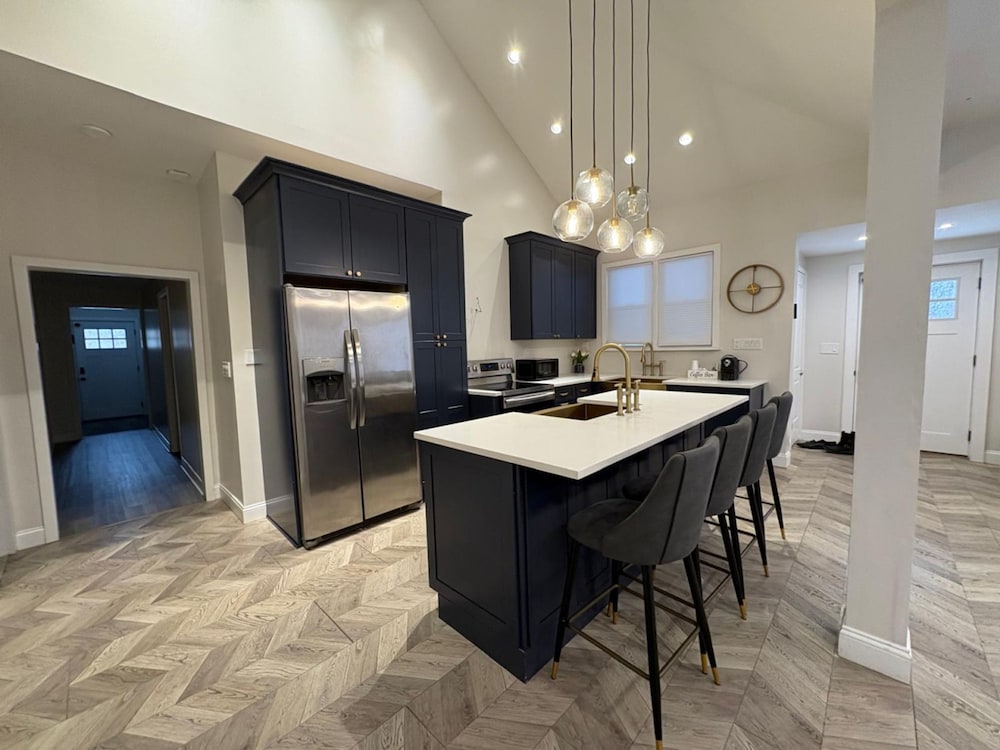 Budget-friendly Home Sleeps 16 Wifi Close to Minyan