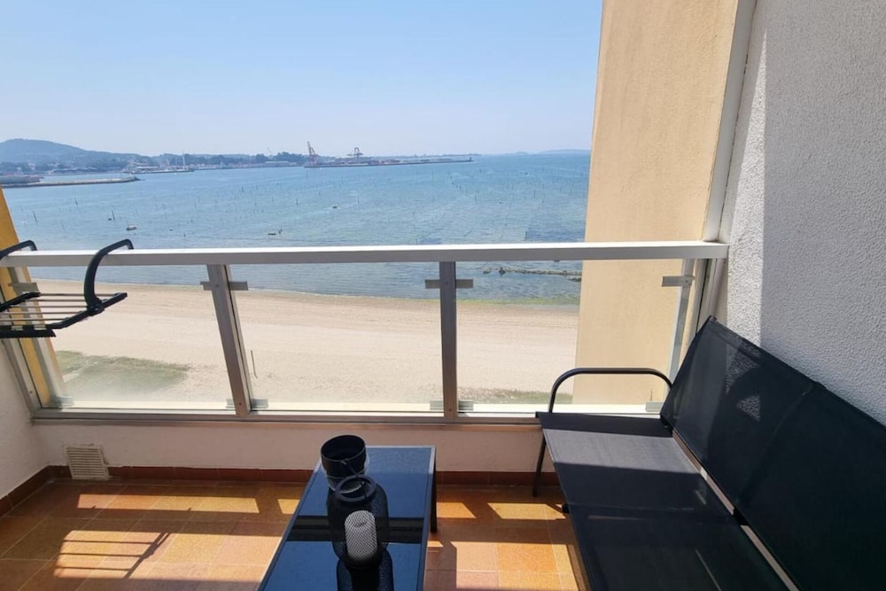 Seaside Apartment Sleeps 6 With Balcony