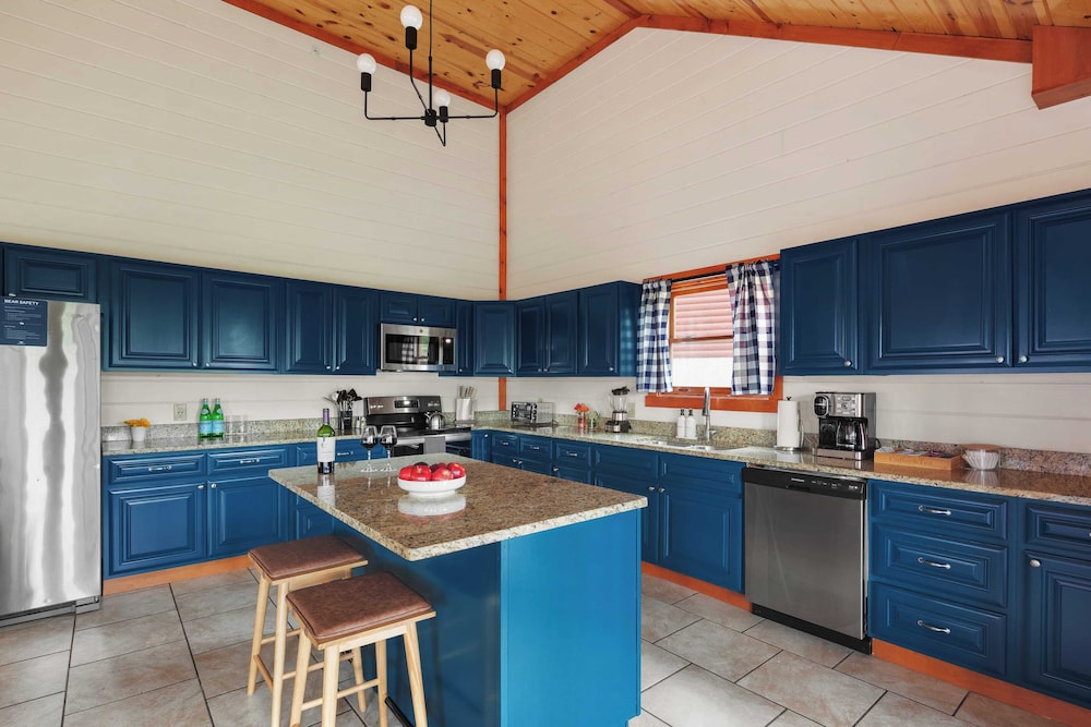 Smoky Ridge by Avantstay Renovated Cabin w/ Indoor Pool Game Room + Theater