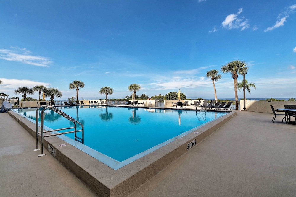 Gulf-view Condo w/ Beach Access in Hudson