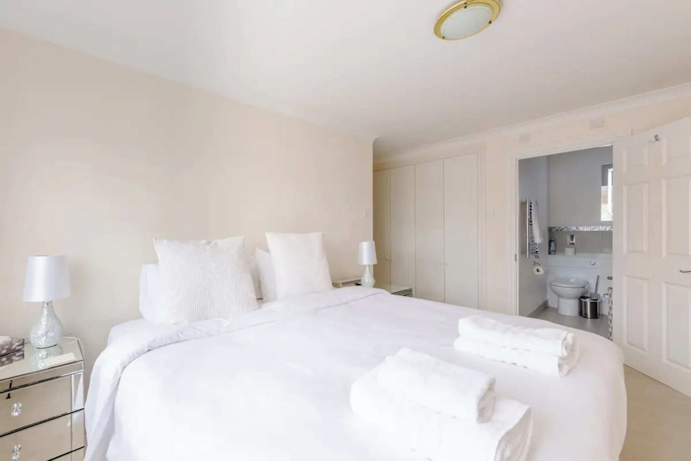 Unique Waterfront 2BD Flat - Rotherhithe