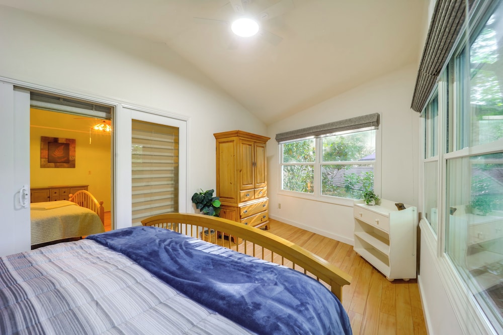 Mtn Home w/ Deck & Community Amenities in Newland