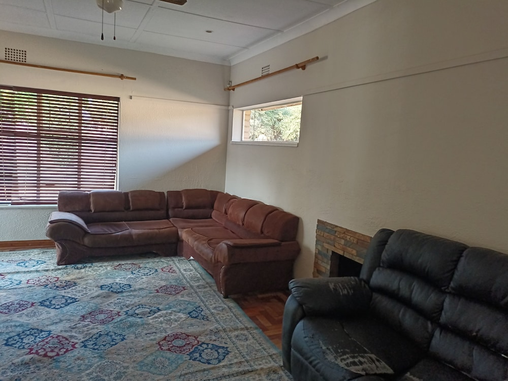 JM TOURS & SAFARIS GUESTHOUSE